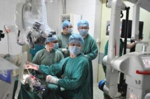 binzhou-medical_operacja-oka_05-09-16